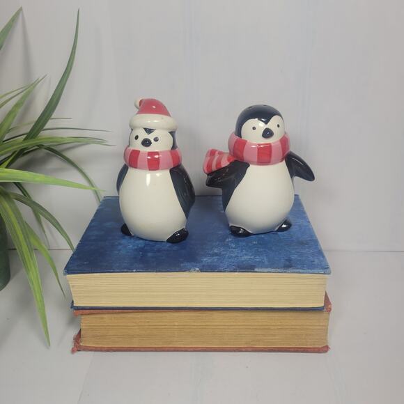 Sweet set of Penguin Salt and Pepper Shakers, Target Sledding Hill - Picture 1 of 4